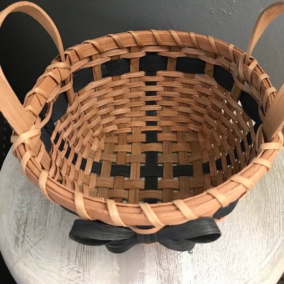 Vintage Basket - Picture 7 of 16